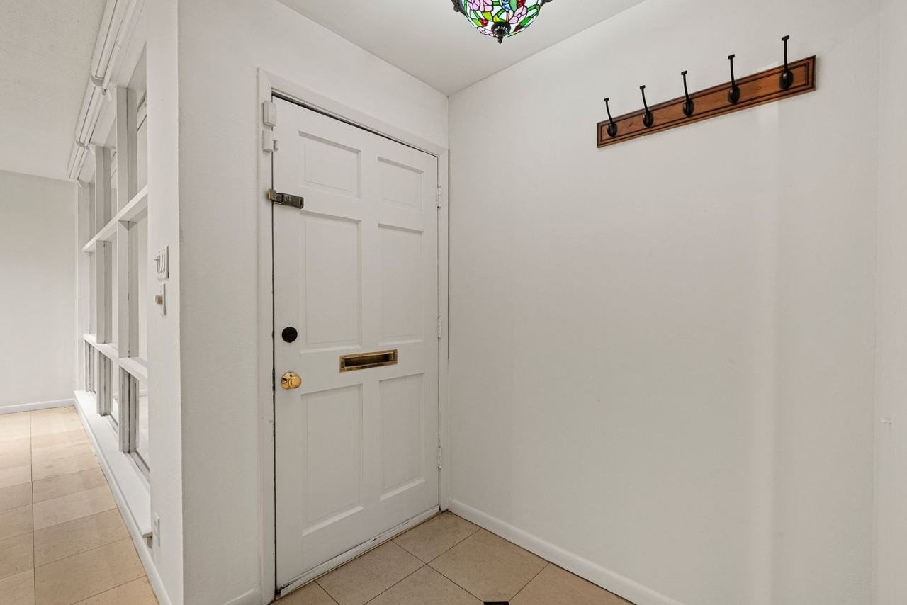 2927 Rockyridge Dr - Photo 2 of 38