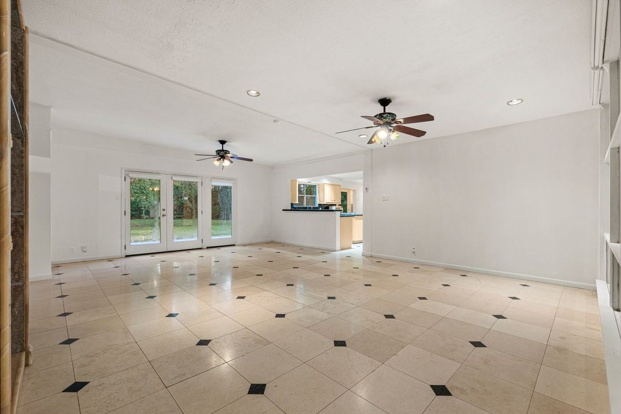 2927 Rockyridge Dr - Photo 4 of 38