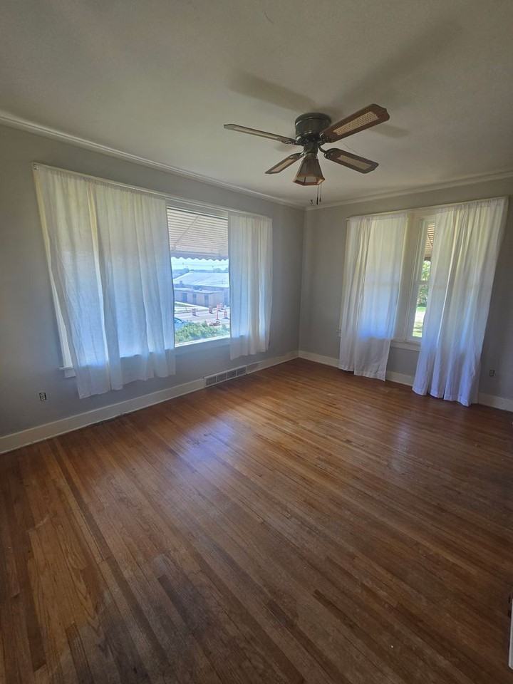 2206 W Norfolk Ave - Photo 2 of 12