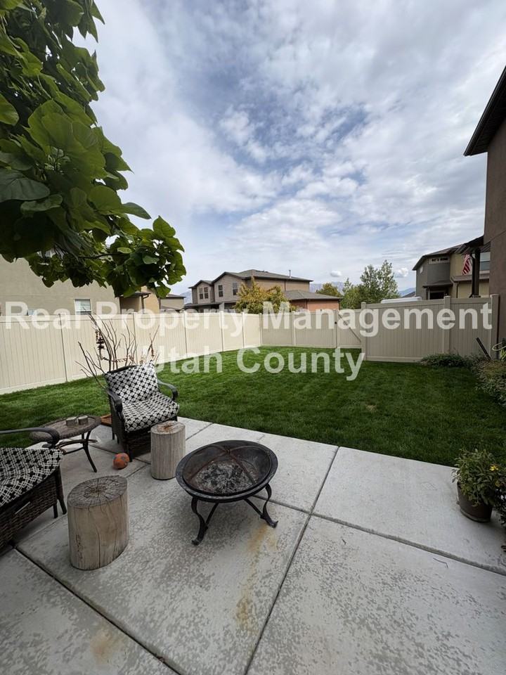 1849 N Bountiful Way - Photo 5 of 30