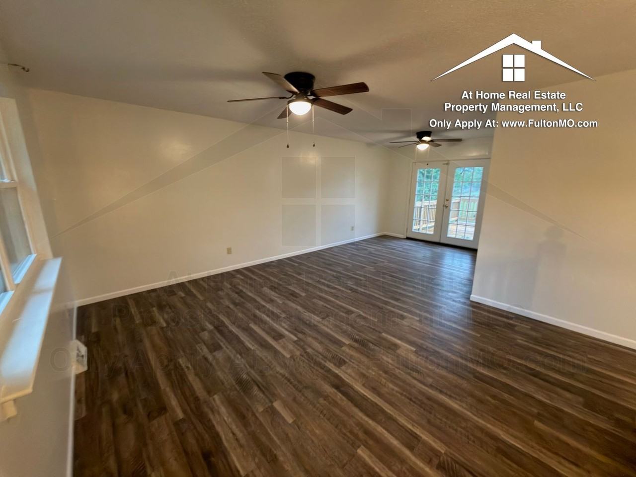 1 Locust Ln - Photo 4 of 39