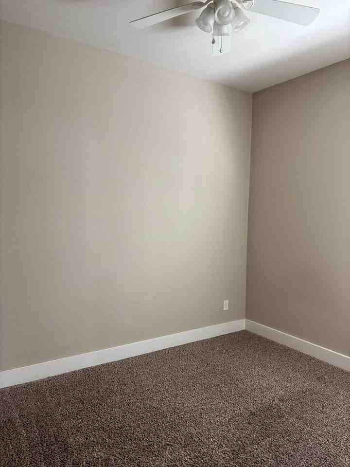 453 N Woods St - Photo 4 of 9