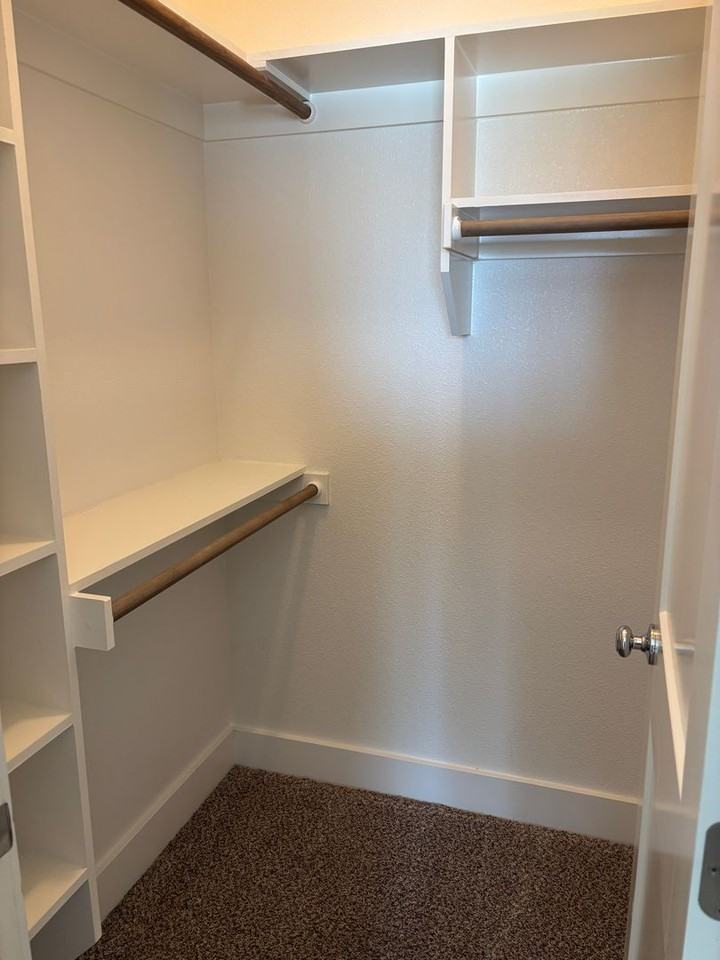 453 N Woods St - Photo 5 of 9