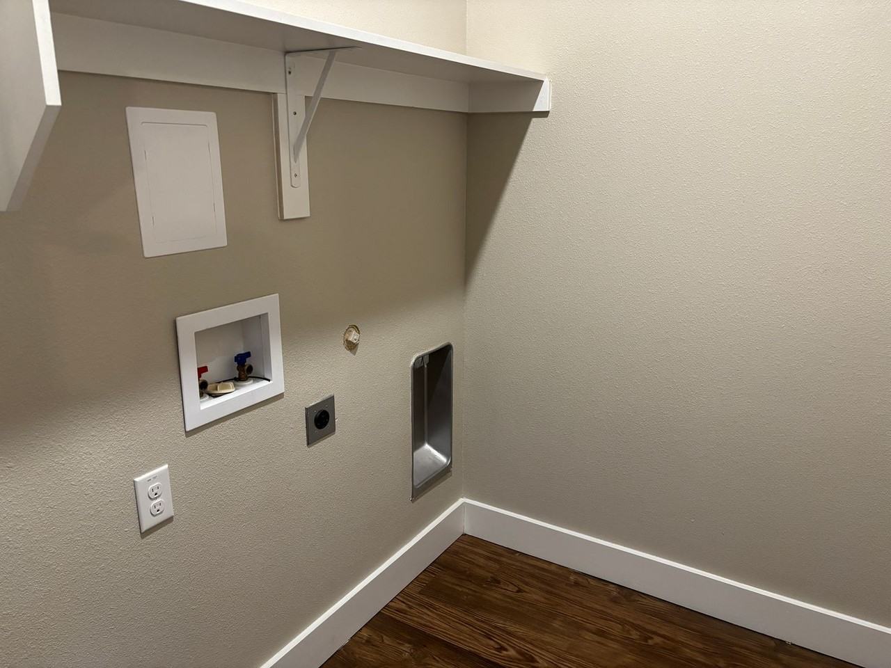 453 N Woods St - Photo 7 of 9