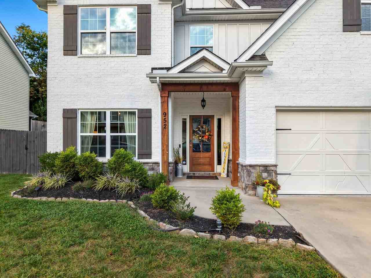 952 Festival Ln - Photo 2 of 24