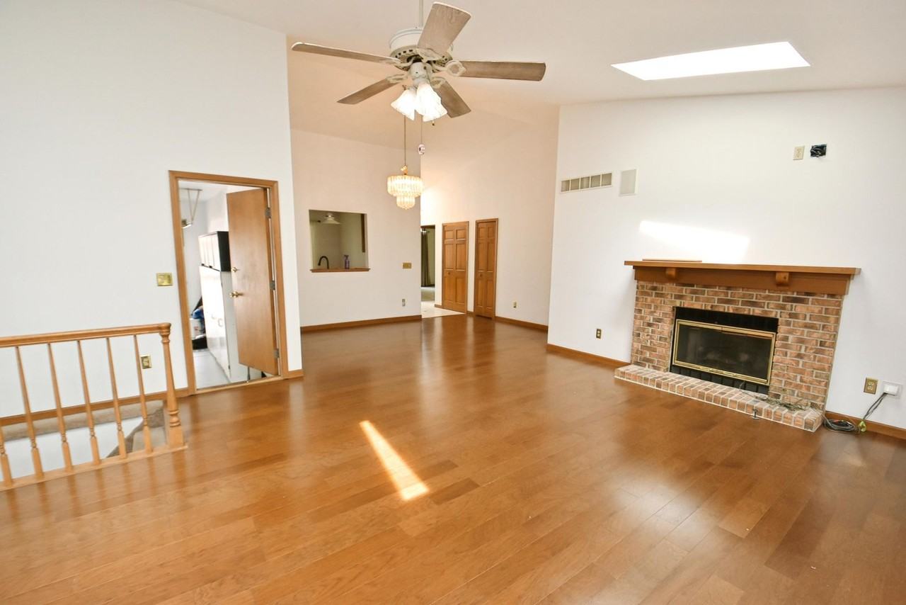 624 Rivers Edge Court - Photo 4 of 33