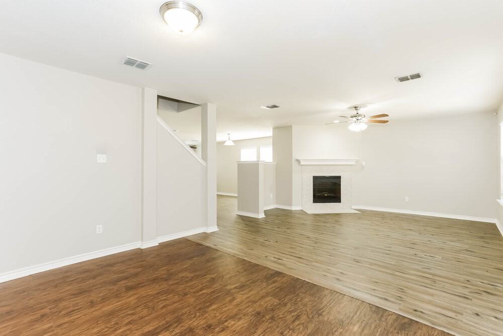 7953 Meadow Spring Ln - Photo 5 of 17