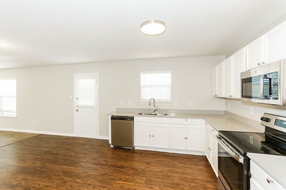 7953 Meadow Spring Ln - Photo 7 of 17