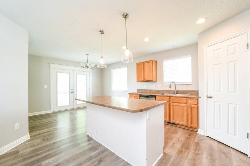 1583 Nw - Photo 6 of 17