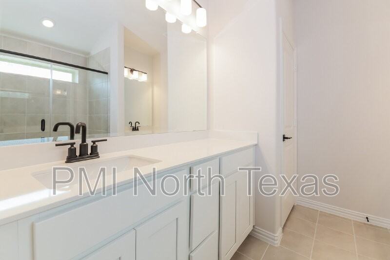 2610 Hawkins St - Photo 5 of 19