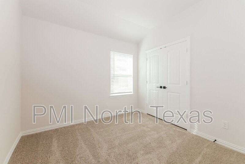 2610 Hawkins St - Photo 7 of 19