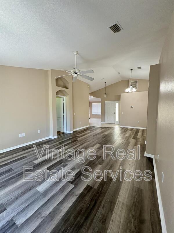 13029 Bridleford Dr - Photo 3 of 14