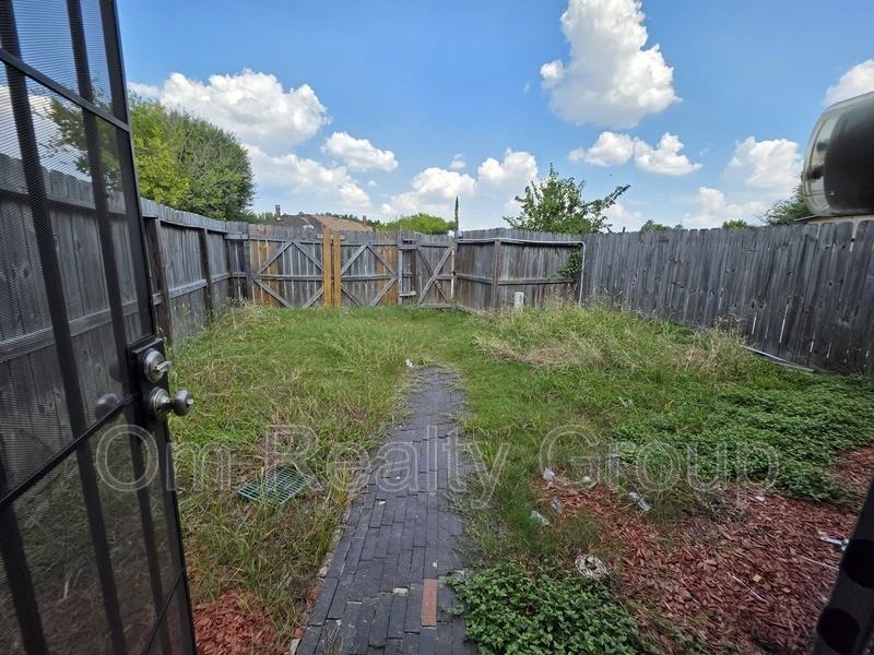 12724 Shannon Hills Dr - Photo 2 of 12