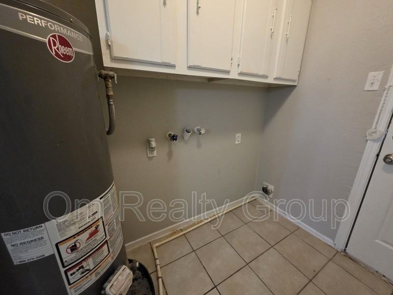 12724 Shannon Hills Dr - Photo 3 of 12