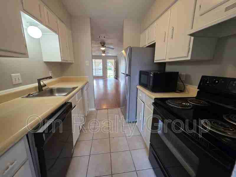 12724 Shannon Hills Dr - Photo 4 of 12