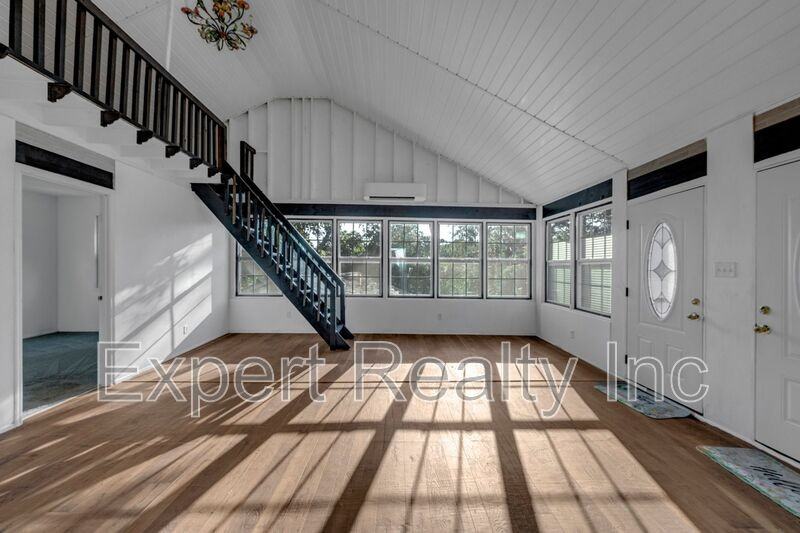 1245 Waverly St - Photo 3 of 38