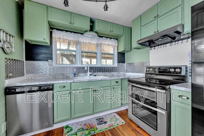 1245 Waverly St - Photo 4 of 38