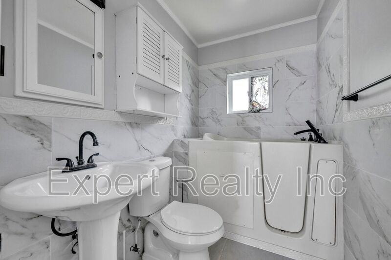 1245 Waverly St - Photo 5 of 38