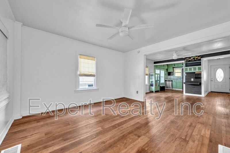 1245 Waverly St - Photo 6 of 38