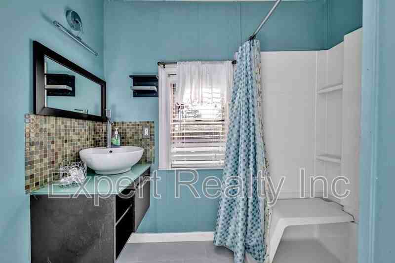 1245 Waverly St - Photo 7 of 38