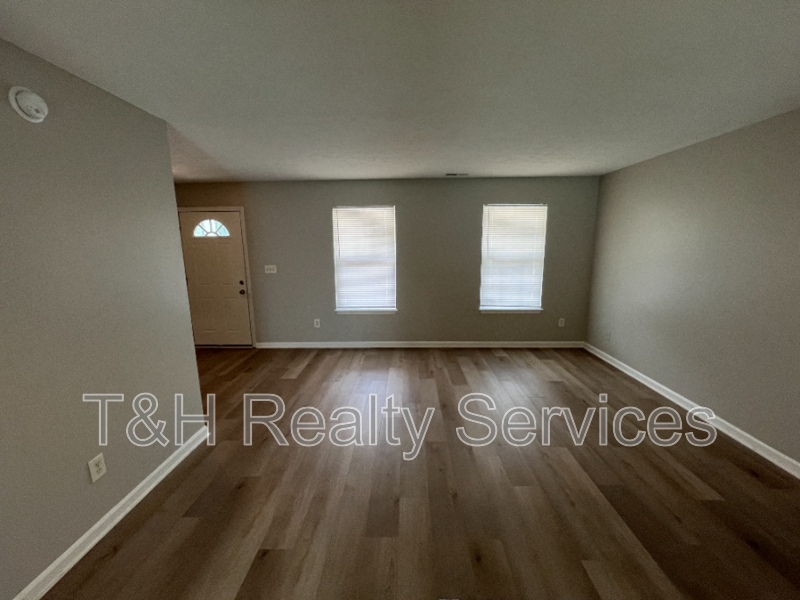 1325 Charles St - Photo 6 of 28