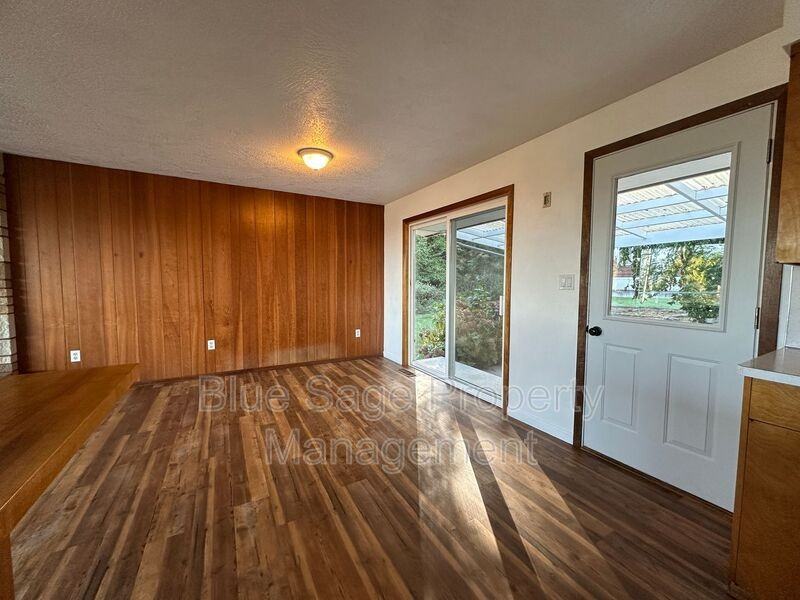 421 Reservoir Rd - Photo 5 of 19