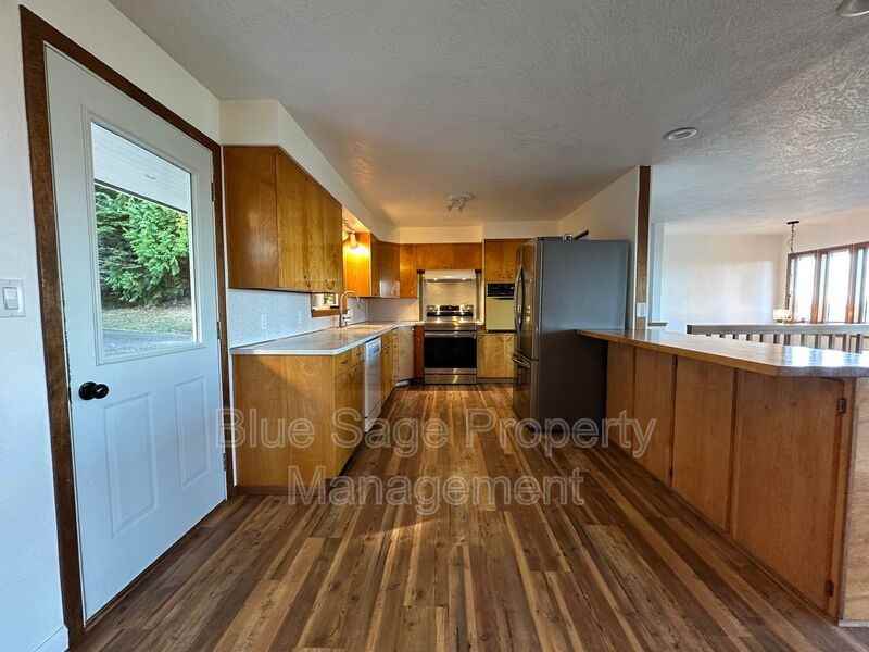 421 Reservoir Rd - Photo 6 of 19