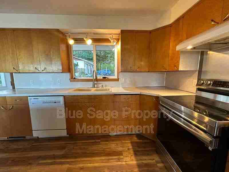 421 Reservoir Rd - Photo 7 of 19