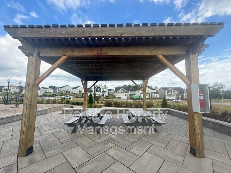 124 Kobus Ct - Photo 2 of 23