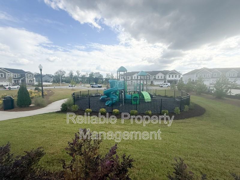 124 Kobus Ct - Photo 3 of 23