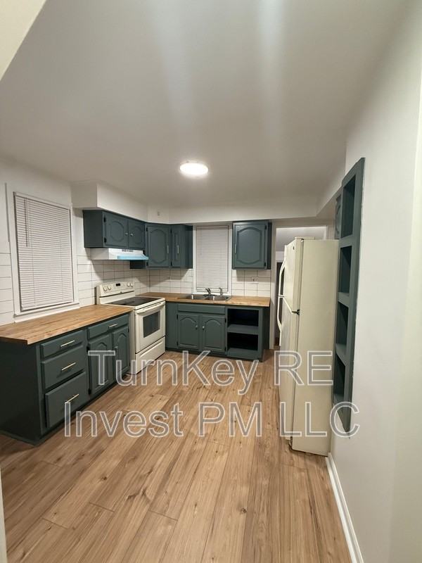 19 N May St - Photo 2 of 11