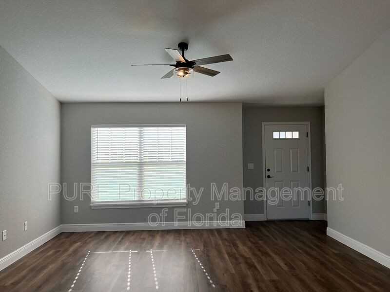 7 Almond Pl - Photo 3 of 50