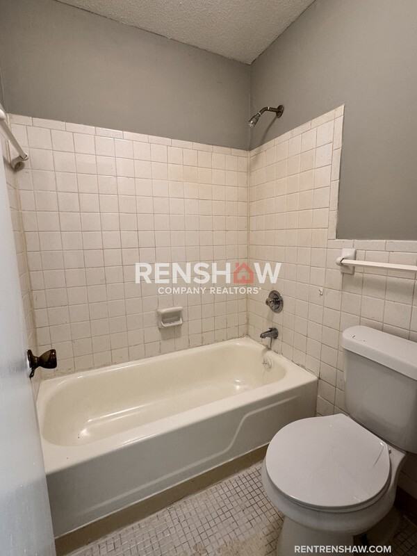 3228 S Mendenhall Rd - Photo 2 of 10