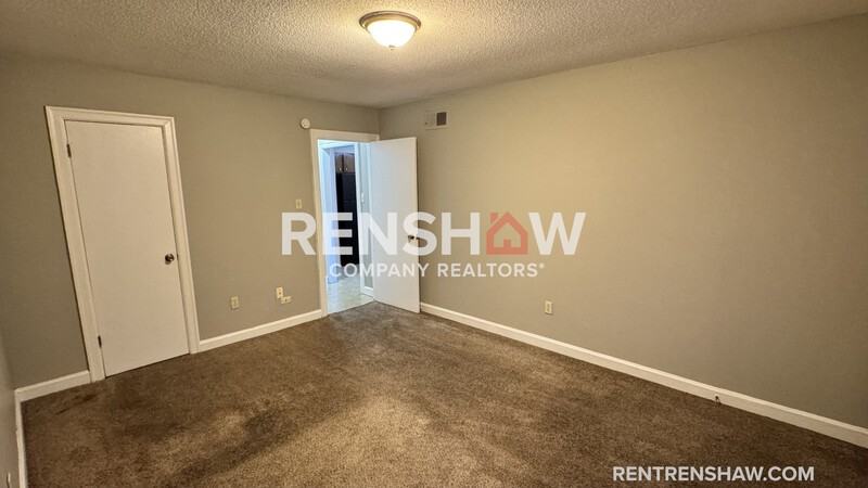 3228 S Mendenhall Rd - Photo 4 of 10