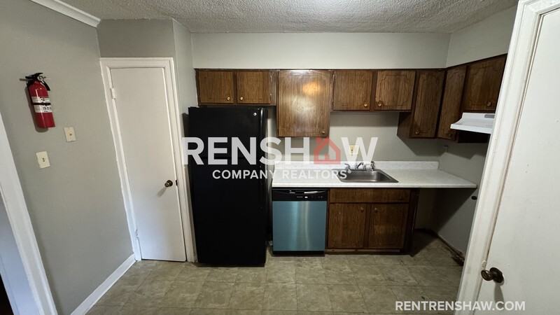 3228 S Mendenhall Rd - Photo 7 of 10