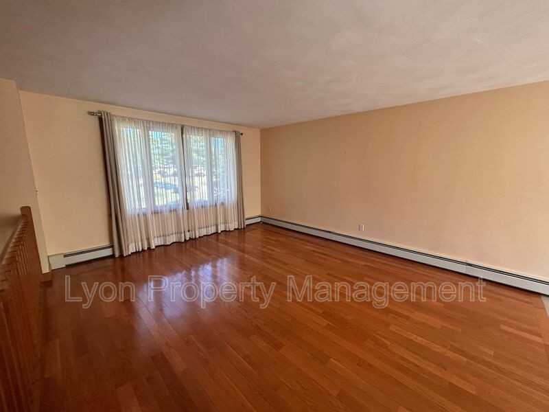 47 Metropolitan Ave - Photo 3 of 14