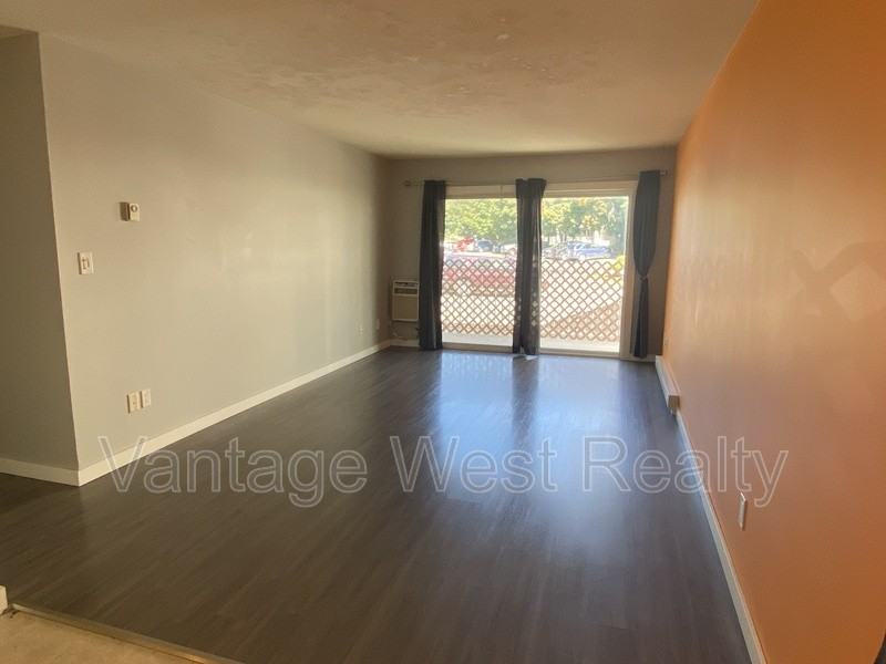 204 Franklyn Rd - Photo 2 of 8