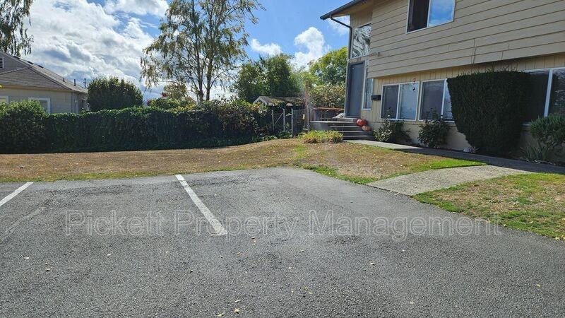 1621 Trenton Ave - Photo 3 of 24