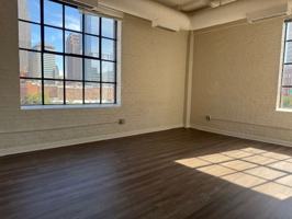 featured image of 1300 W 9th St