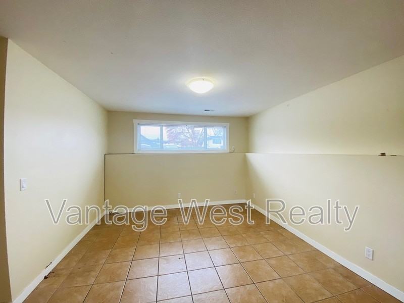 301 Primrose Rd - Photo 2 of 9