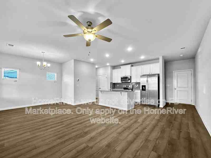 353 Southpoint Blvd - Photo 3 of 21