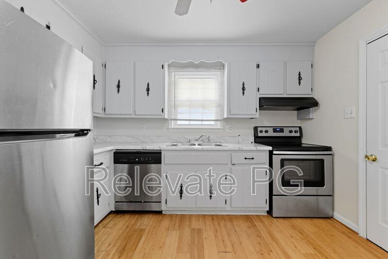 15709 Gary Ave - Photo 7 of 31