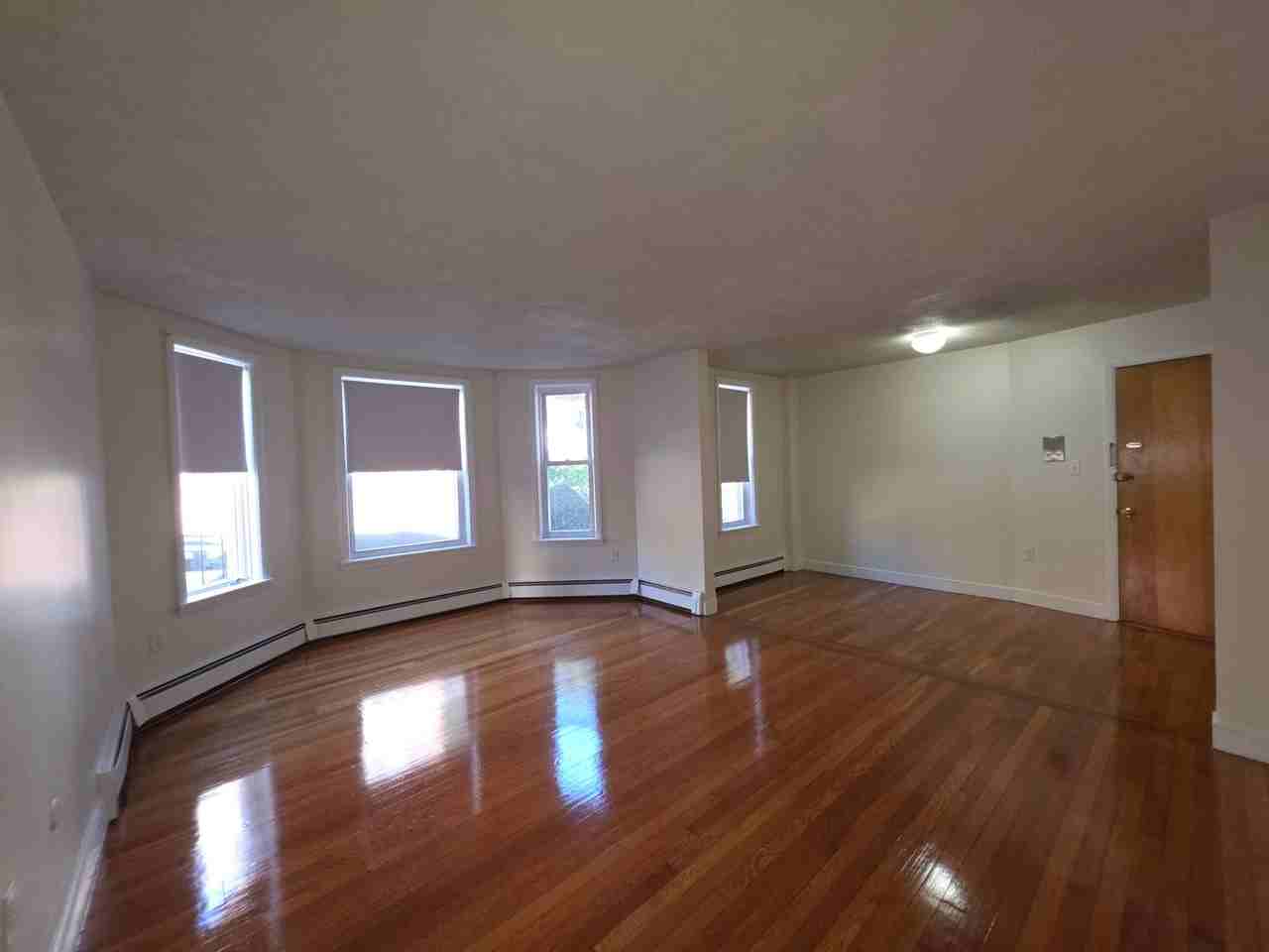 310 Tappan St - Photo 6 of 18