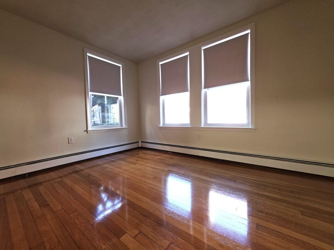 310 Tappan St - Photo 7 of 18