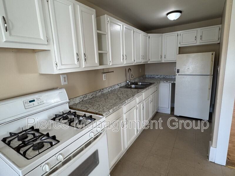 521 Massabesic St #3E - Photo 2 of 8