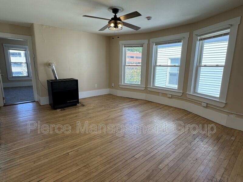 521 Massabesic St #3E - Photo 3 of 8