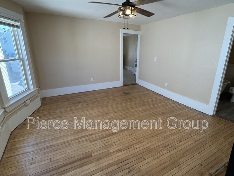 521 Massabesic St #3E - Photo 4 of 8