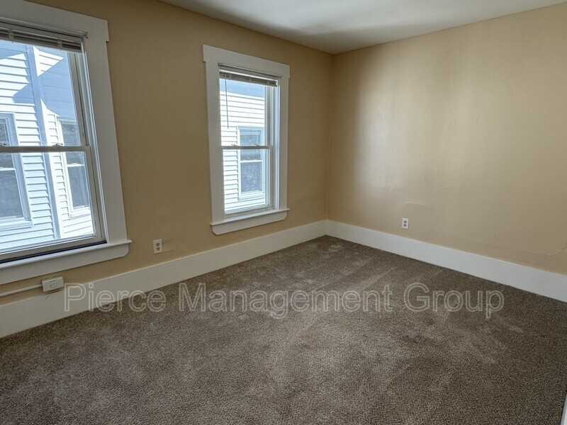 521 Massabesic St #3E - Photo 5 of 8