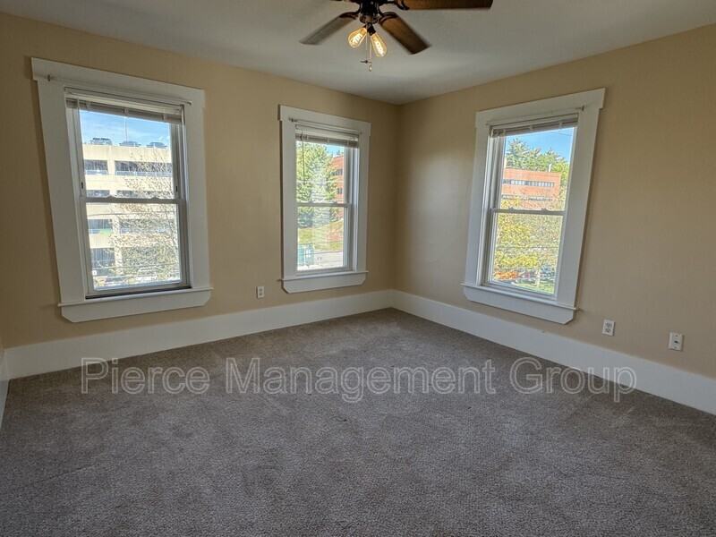 521 Massabesic St #3E - Photo 6 of 8