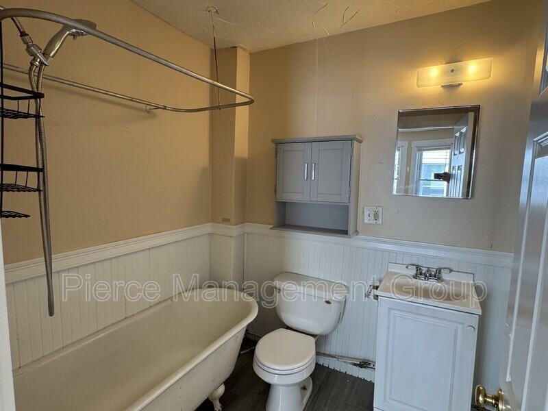 521 Massabesic St #3E - Photo 7 of 8